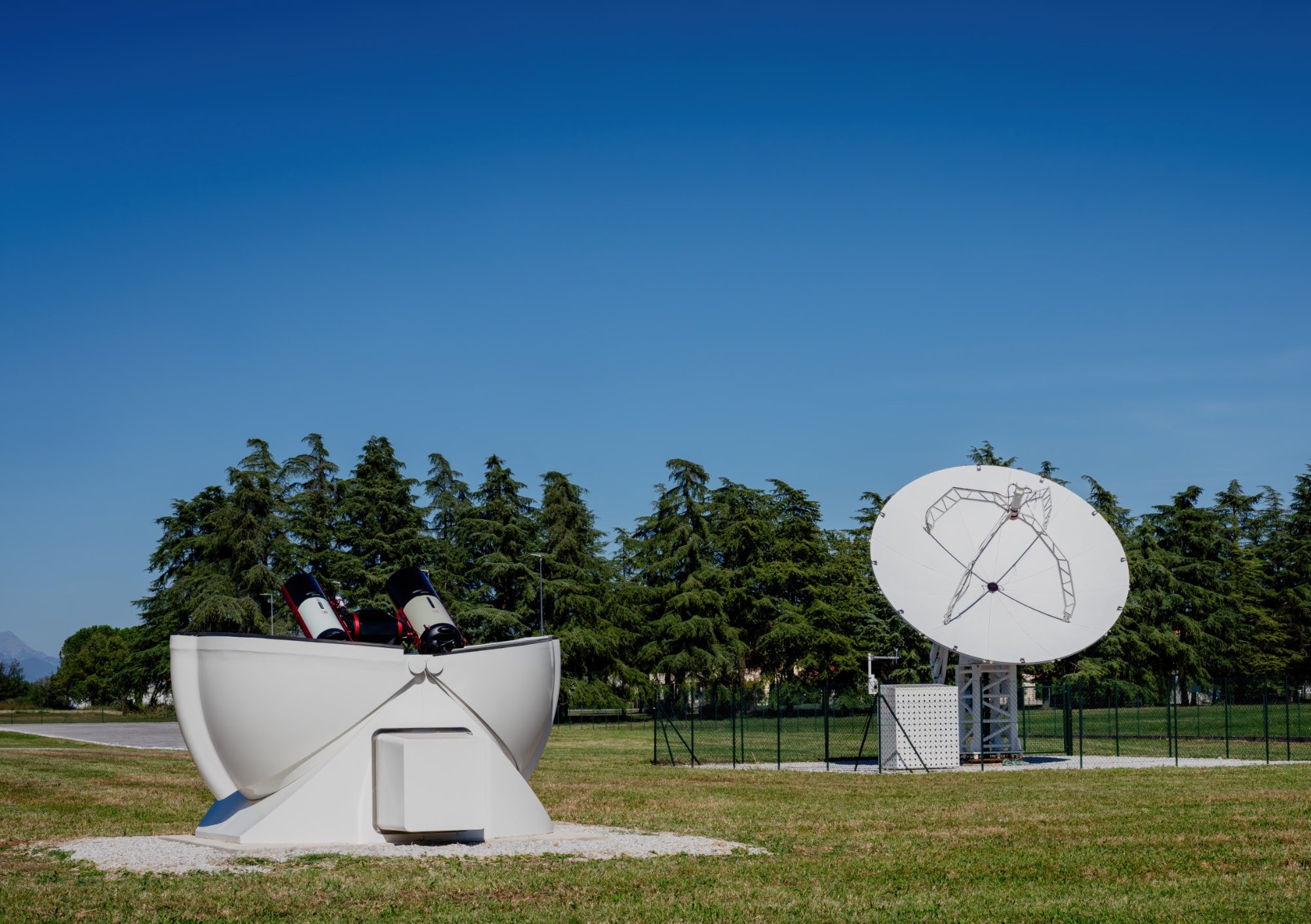 Observatory Station DUAL-PRO and INTREPID 500-20 ground station antenna system at PL Space Center