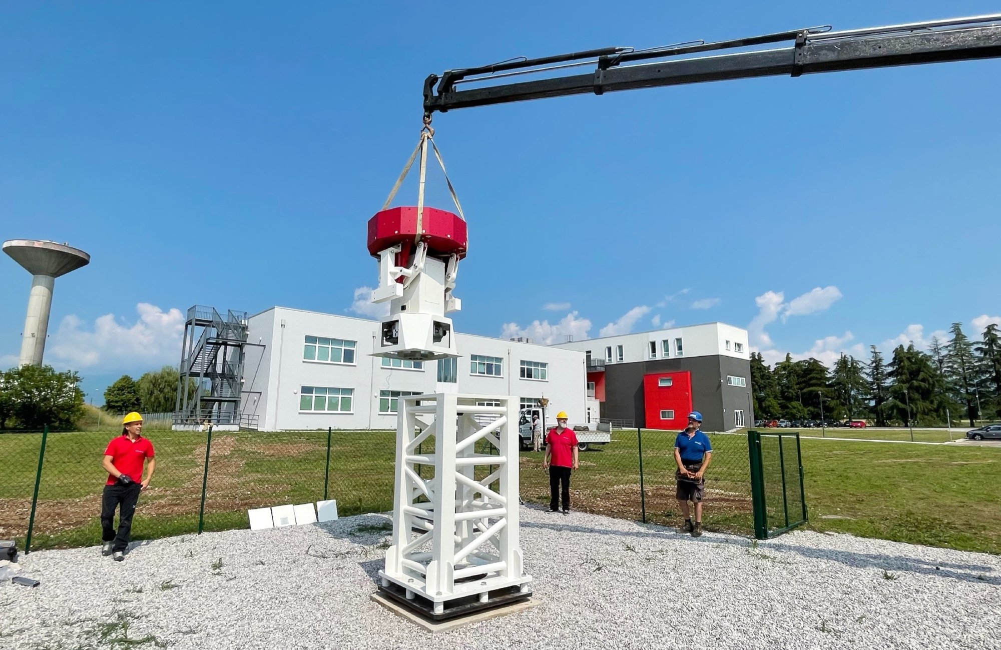 Sistema d'antenna per stazione di terra INTREPID 500-20 da 5,0 m installato al Polo Tecnologico Alto Adriatico