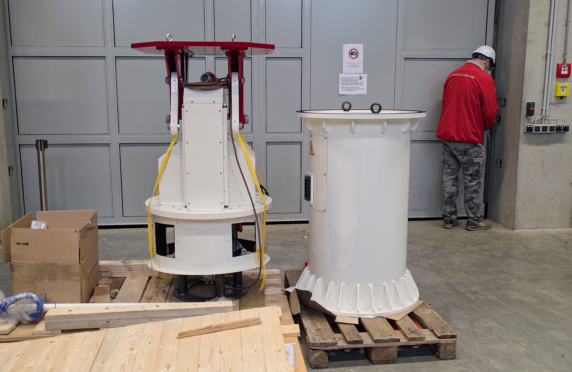 GS-400II with the custom dish interface and the custom column, ready for installation